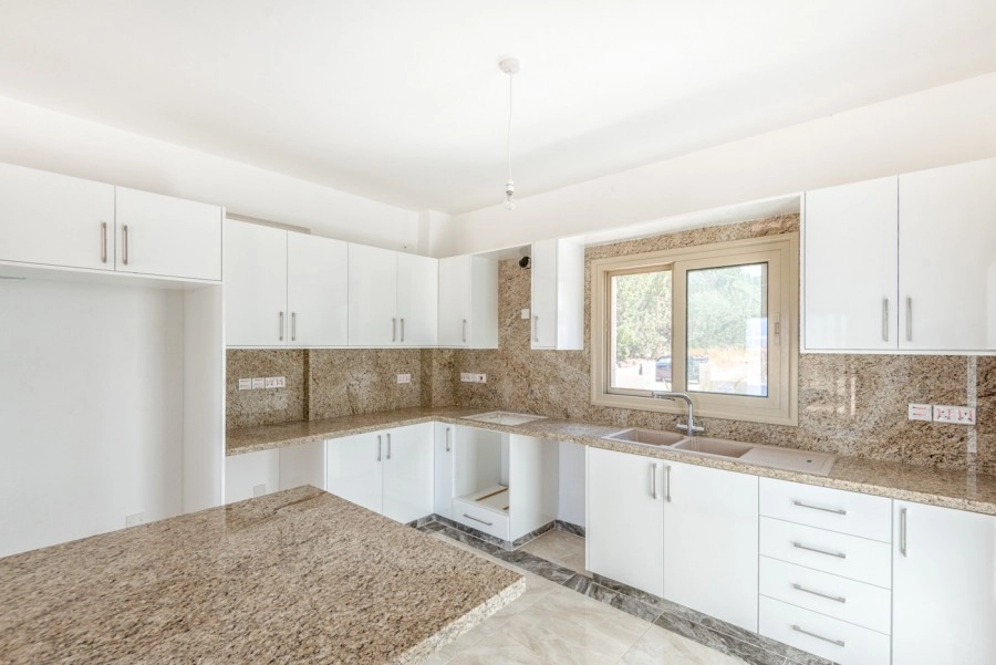 4 Bedroom House for Sale in Peyia, Paphos District