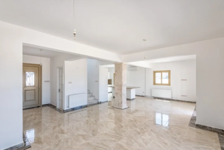 4 Bedroom House for Sale in Peyia, Paphos District