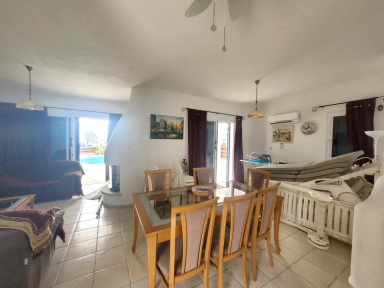 4 Bedroom House for Sale in Chlorakas, Paphos District