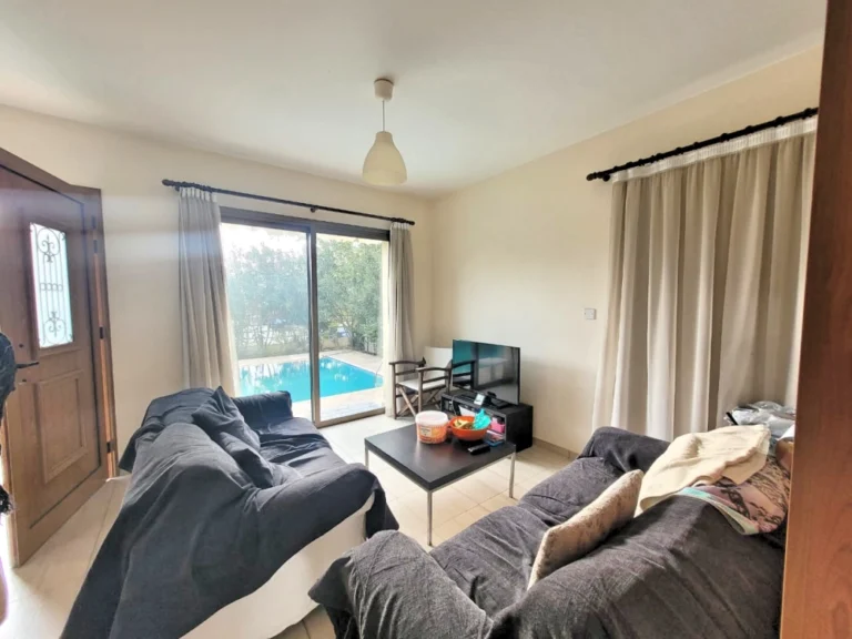 2 Bedroom House for Sale in Paphos – Universal