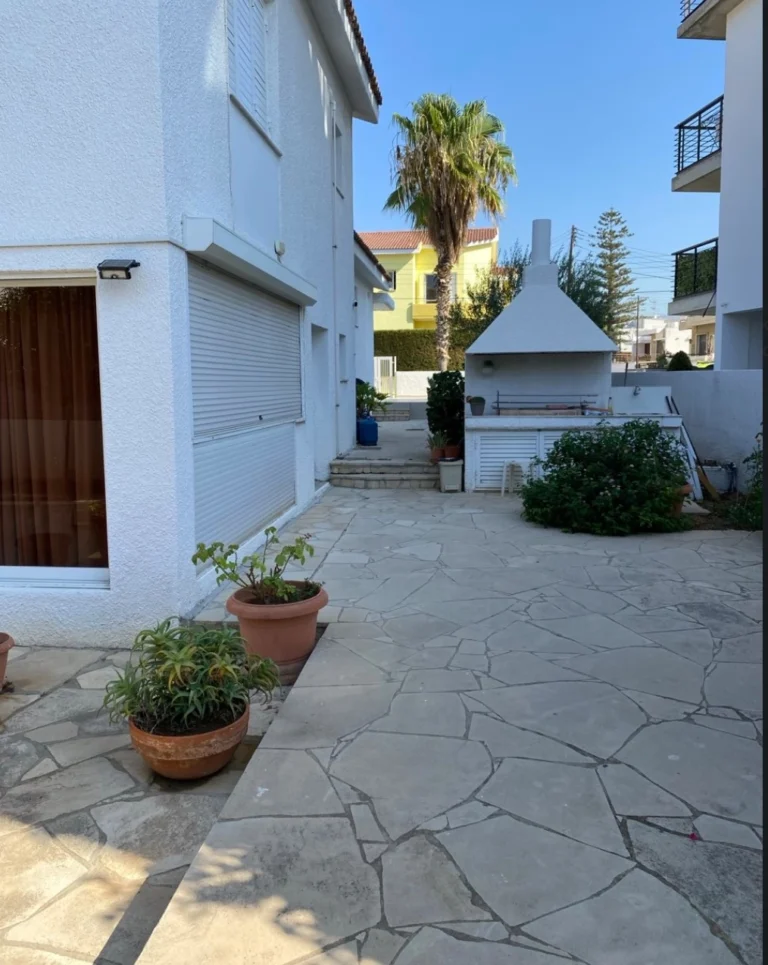 4 Bedroom House for Sale in Limassol – Mesa Geitonia