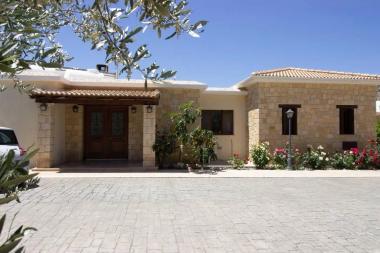 4 Bedroom House for Sale in Episkopi Lemesou, Paphos District