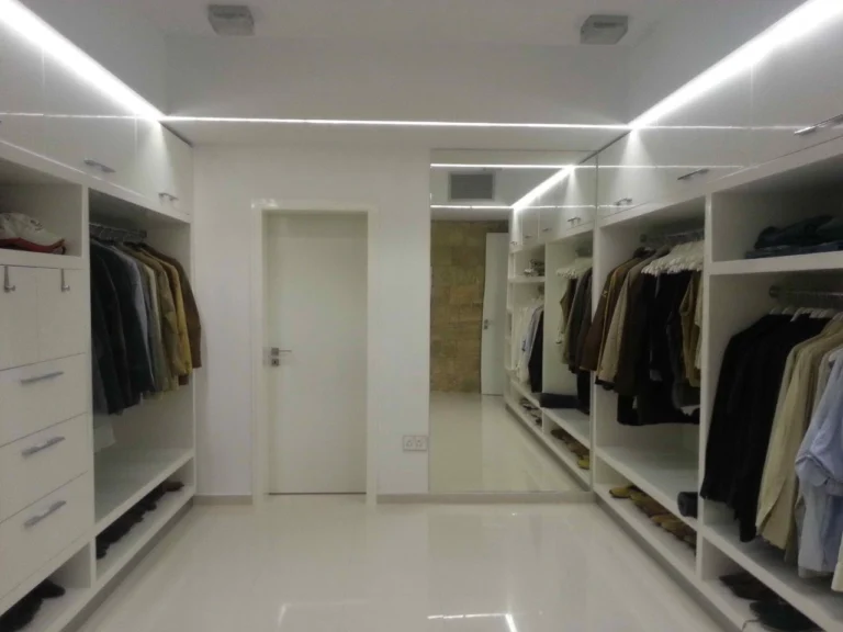 6+ Bedroom House for Sale in Paphos District