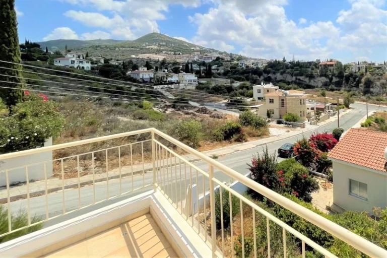 6+ Bedroom House for Sale in Tala, Paphos District