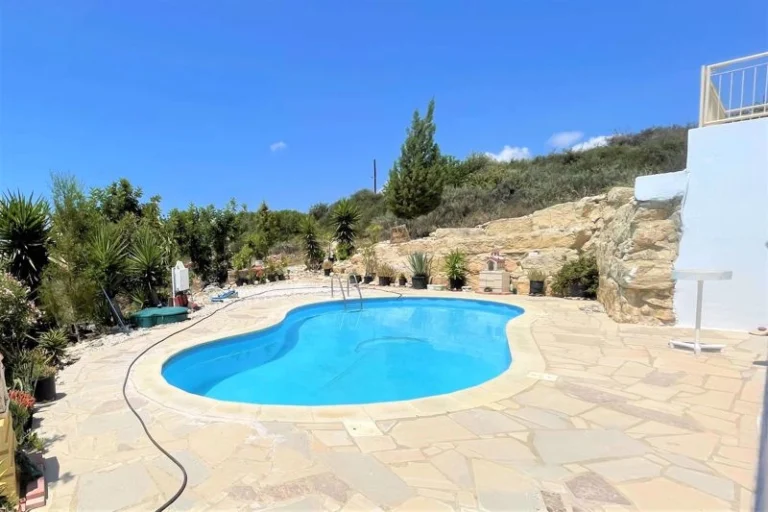 6+ Bedroom House for Sale in Tala, Paphos District