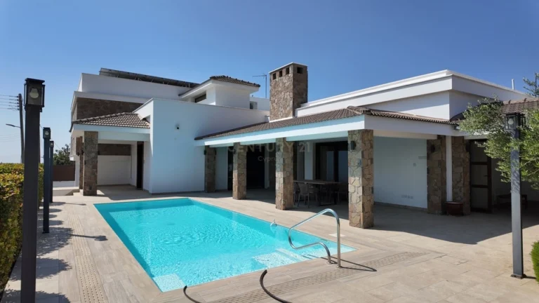 5 Bedroom House for Sale in Erimi, Limassol District