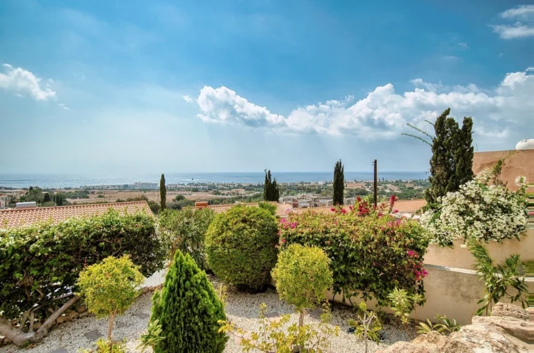 4 Bedroom House for Sale in Chlorakas, Paphos District