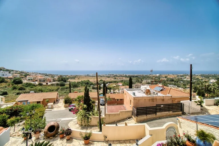 4 Bedroom House for Sale in Chlorakas, Paphos District