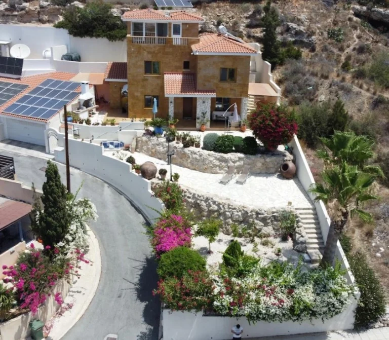 4 Bedroom House for Sale in Chlorakas, Paphos District