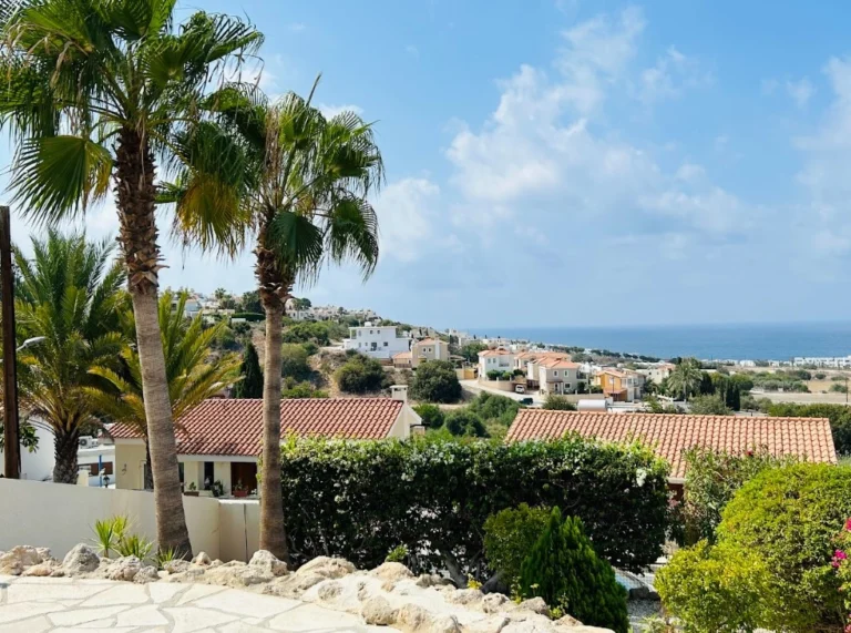 4 Bedroom House for Sale in Chlorakas, Paphos District