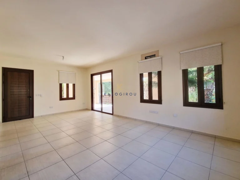 4 Bedroom House for Sale in Kynousa, Paphos District