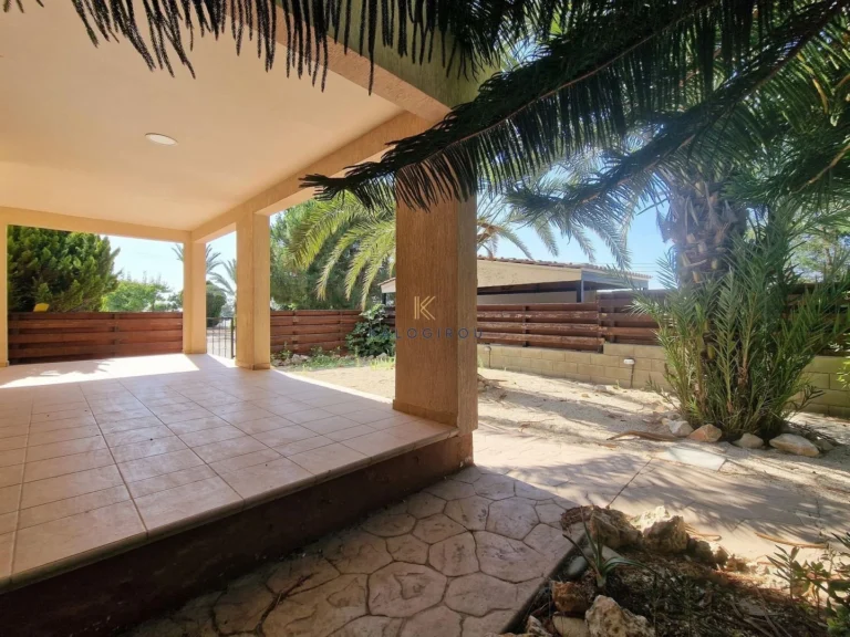 4 Bedroom House for Sale in Kynousa, Paphos District