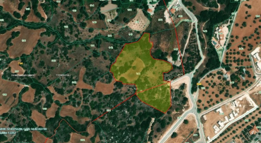 18,061m² Plot for Sale in Tremithousa, Paphos District