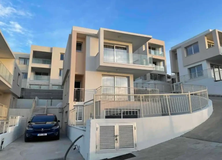 4 Bedroom House for Sale in Chlorakas, Paphos District