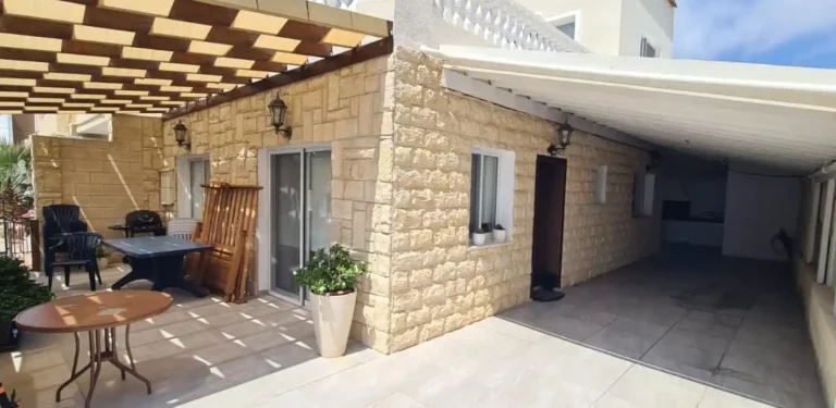 3 Bedroom House for Sale in Paphos – Universal