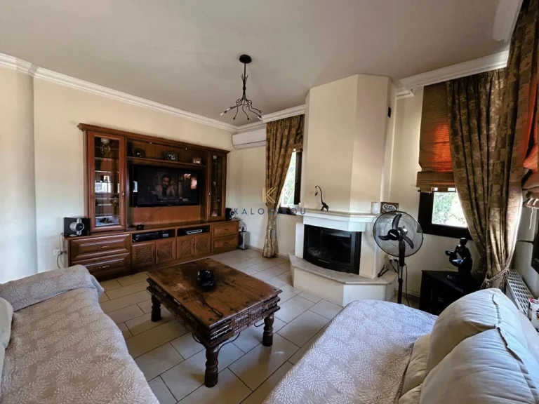 5 Bedroom House for Sale in Aradippou, Larnaca District