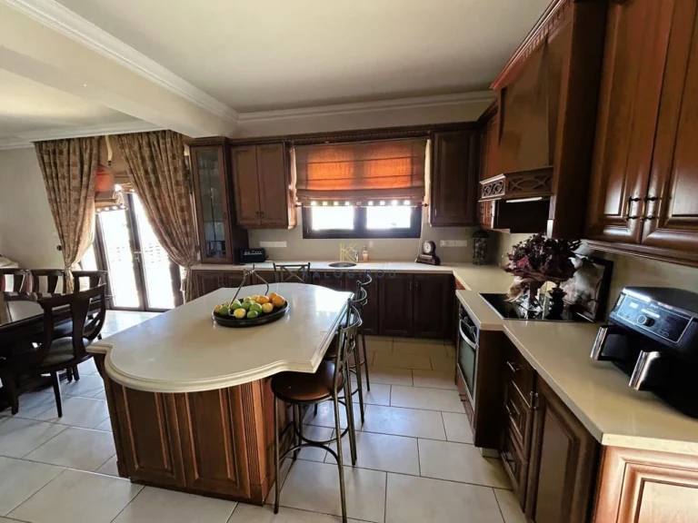 5 Bedroom House for Sale in Aradippou, Larnaca District