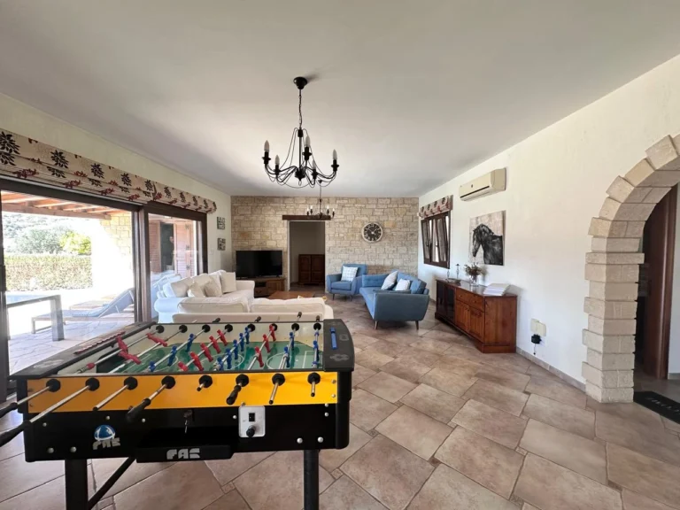 Σπίτι 4 Υπνοδωματίων προς Ενοικίαση στην Πάφο