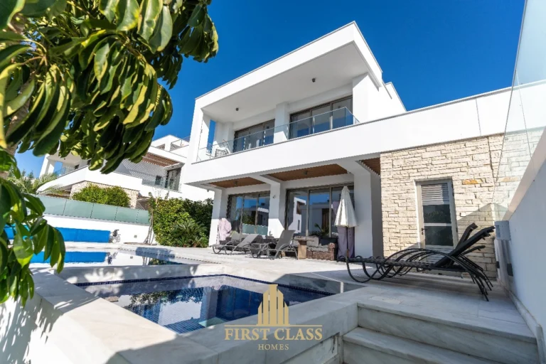 5 Bedroom House for Sale in Kissonerga, Paphos District