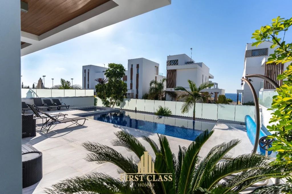 5 Bedroom House for Sale in Kissonerga, Paphos District