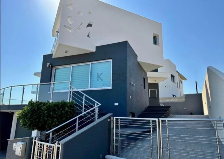 5 Bedroom House for Sale in Limassol – Agios Athanasios
