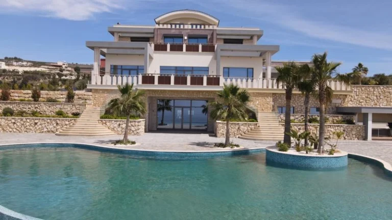 6+ Bedroom House for Sale in Mesa Chorio, Paphos District