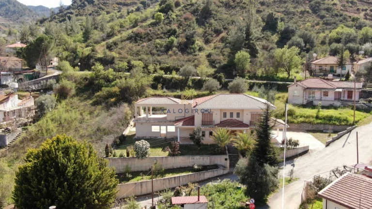 4 Bedroom House for Sale in Kampos, Nicosia District