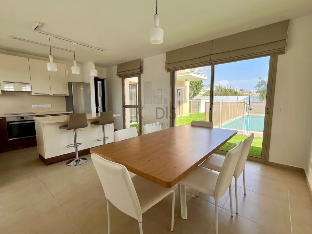 4 Bedroom House for Sale in Pyrgos Lemesou, Limassol District