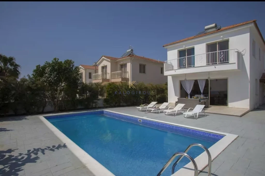 4 Bedroom House for Sale in Mazotos, Larnaca District