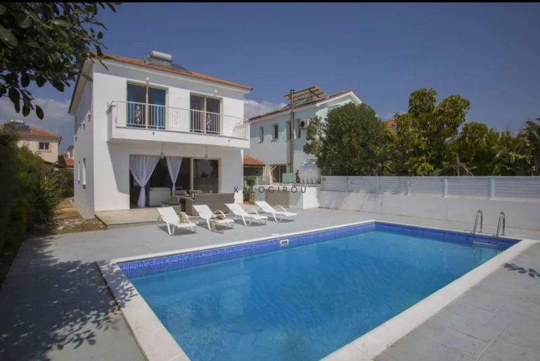 4 Bedroom House for Sale in Mazotos, Larnaca District