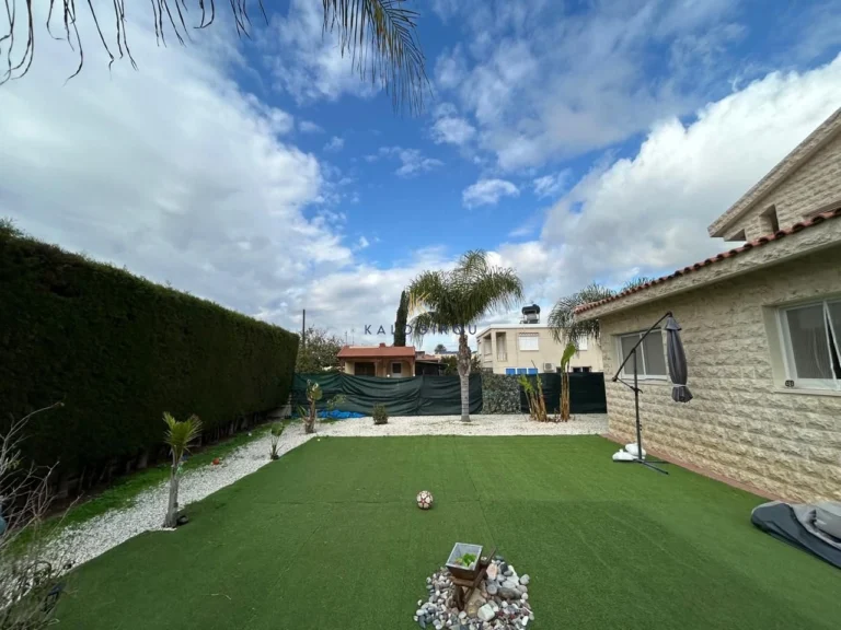 4 Bedroom House for Sale in Pervolia Larnacas