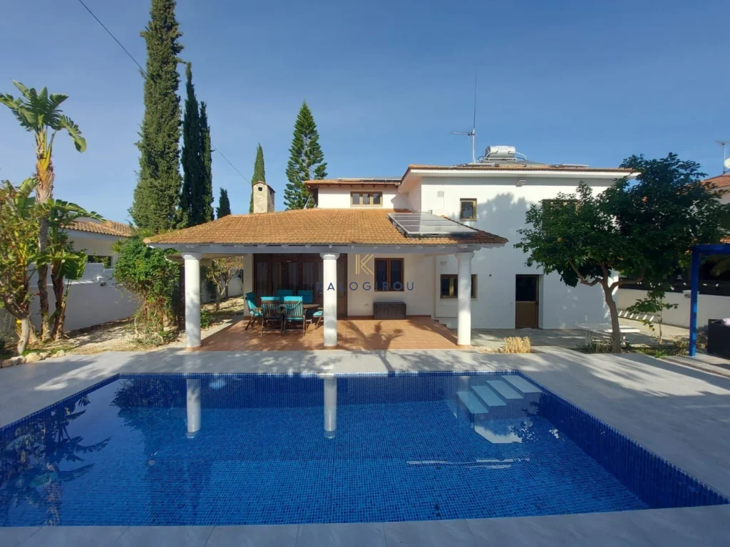5 Bedroom House for Sale in Aradippou, Larnaca District