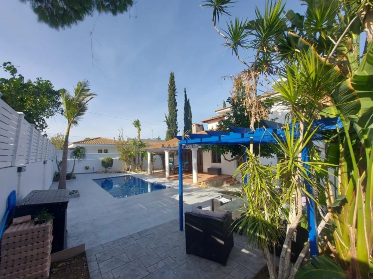 5 Bedroom House for Sale in Aradippou, Larnaca District