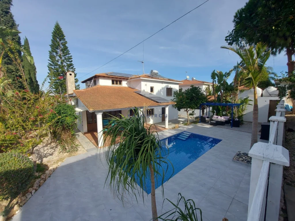 5 Bedroom House for Sale in Aradippou, Larnaca District
