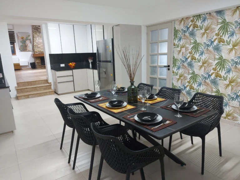 5 Bedroom House for Sale in Aradippou, Larnaca District