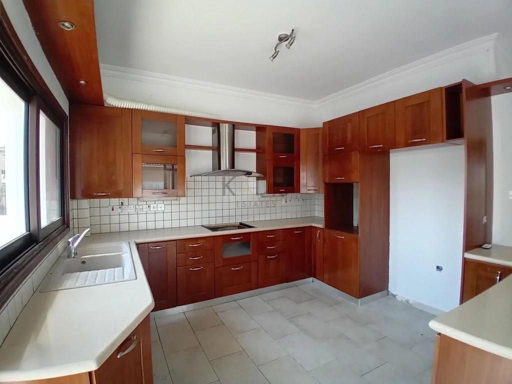 4 Bedroom House for Sale in Strovolos, Nicosia District