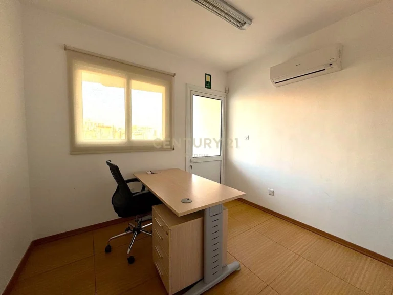 115m² Office for Rent in Limassol District