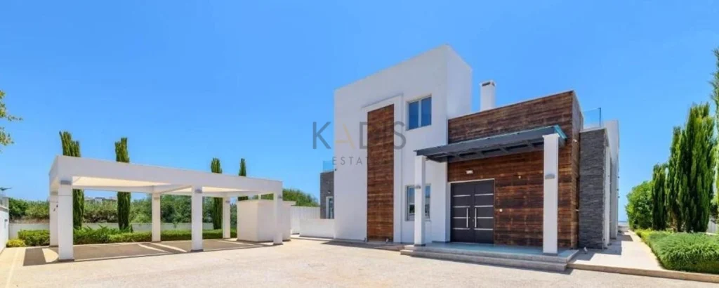 5 Bedroom House for Sale in Famagusta – Agia Napa