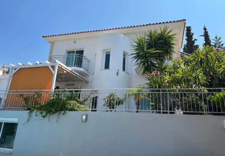 3 Bedroom House for Sale in Agios Tychonas, Limassol District