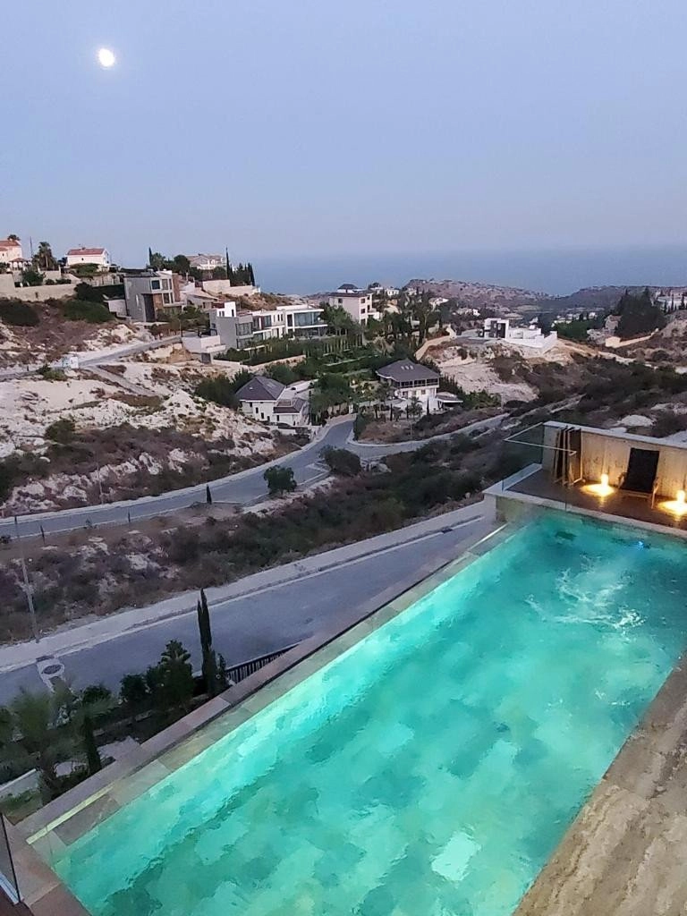 6+ Bedroom House for Sale in Agios Tychonas, Limassol District