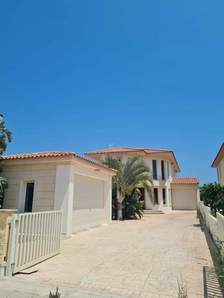5 Bedroom House for Sale in Pervolia Larnacas