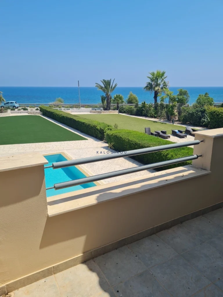 5 Bedroom House for Sale in Pervolia Larnacas