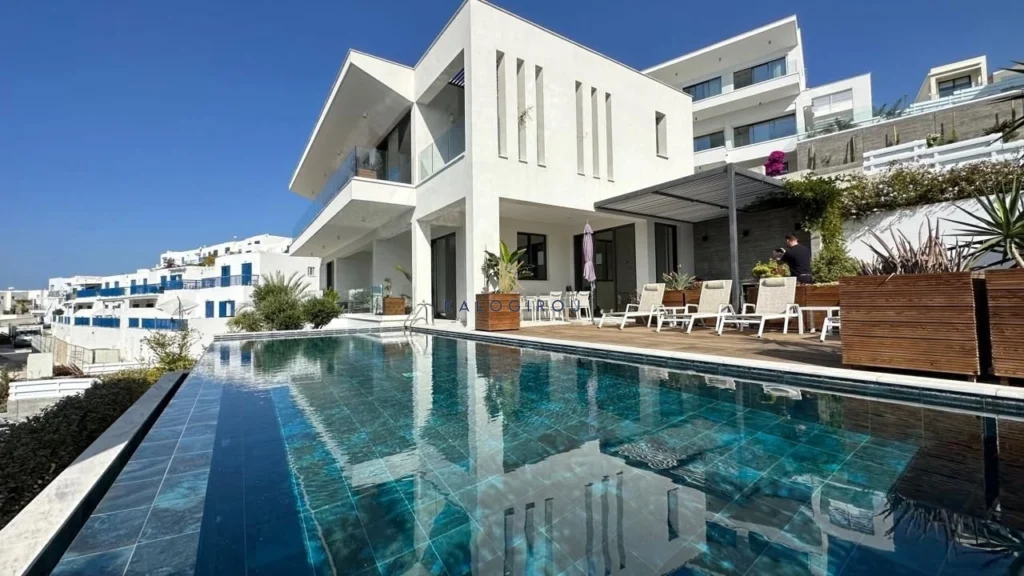 5 Bedroom House for Sale in Chlorakas, Paphos District