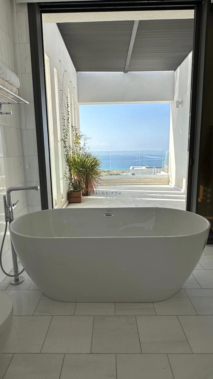 5 Bedroom House for Sale in Chlorakas, Paphos District