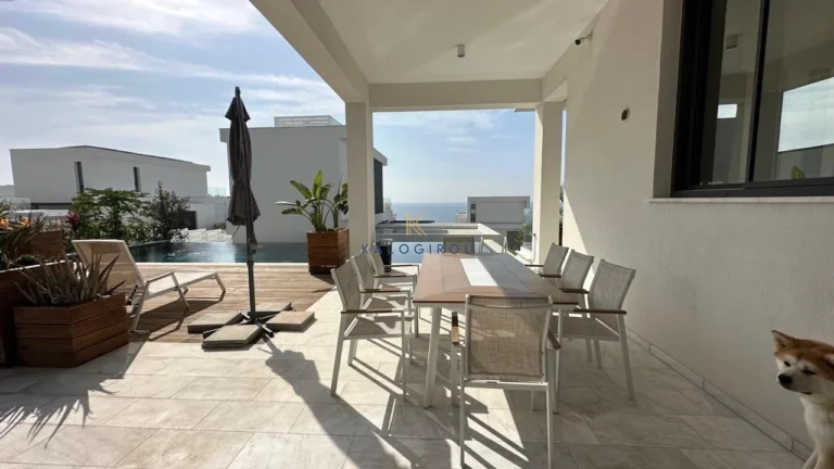 5 Bedroom House for Sale in Chlorakas, Paphos District