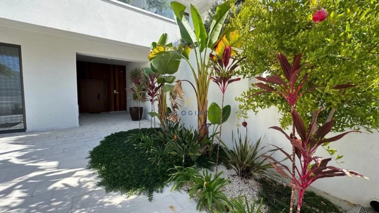 5 Bedroom House for Sale in Chlorakas, Paphos District