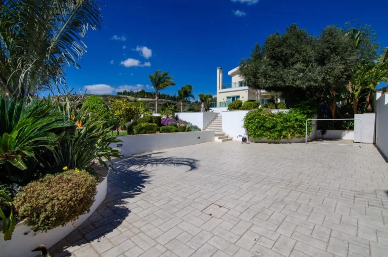 5 Bedroom House for Sale in Pyrgos Lemesou, Limassol District