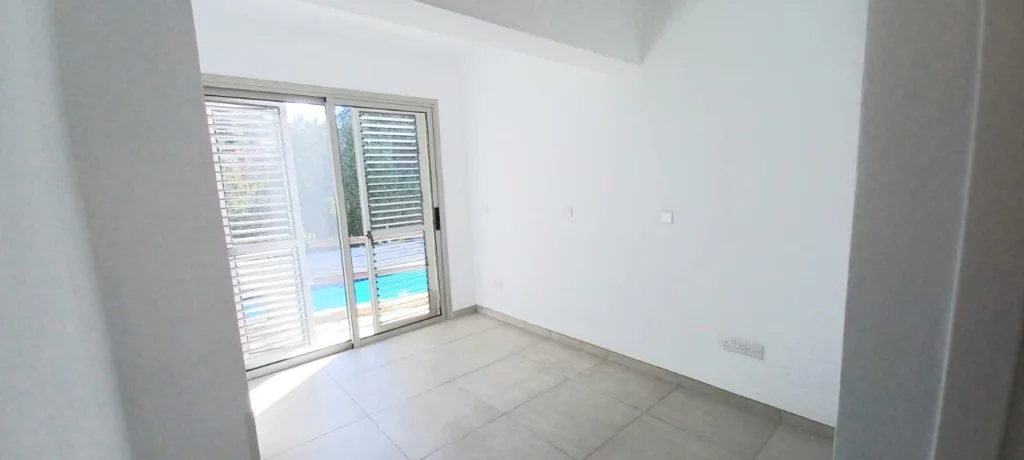 3 Bedroom House for Sale in Kamares, Paphos District