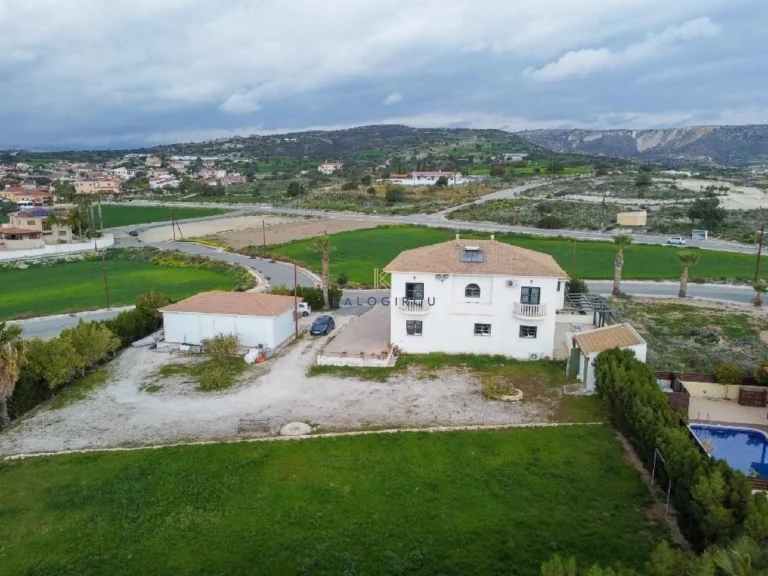 5 Bedroom House for Sale in Maroni, Larnaca District