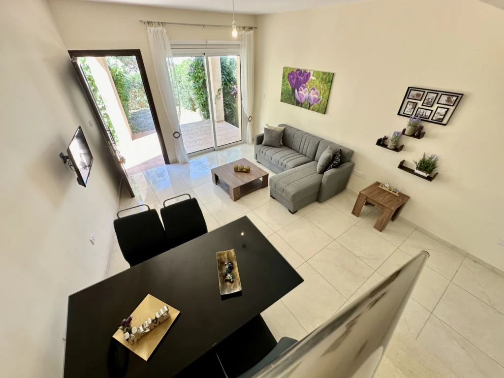 3 Bedroom House for Sale in Tombs Of the Kings, Paphos District